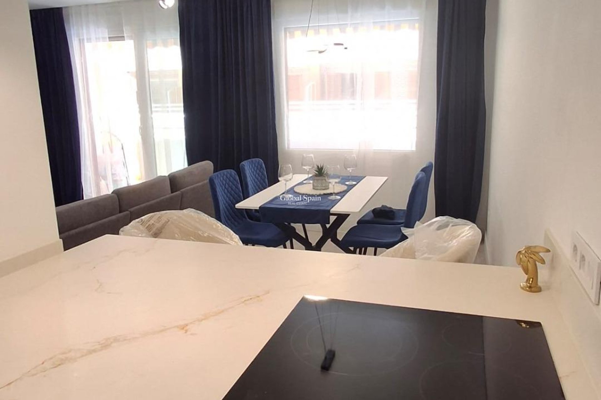 Revente - APPARTEMENT -
TORREVIEJA - Acequion