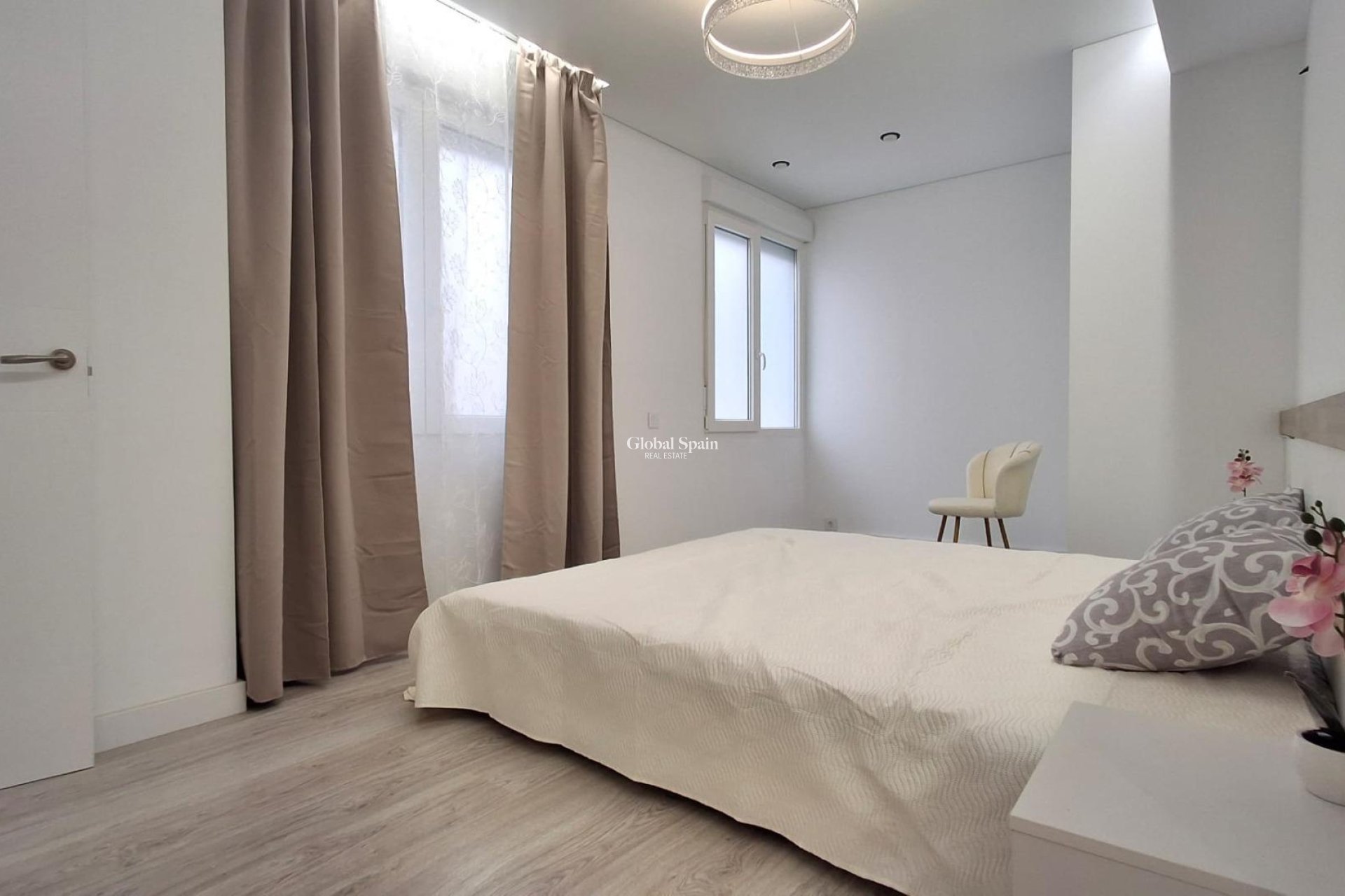 Revente - APPARTEMENT -
TORREVIEJA - Acequion