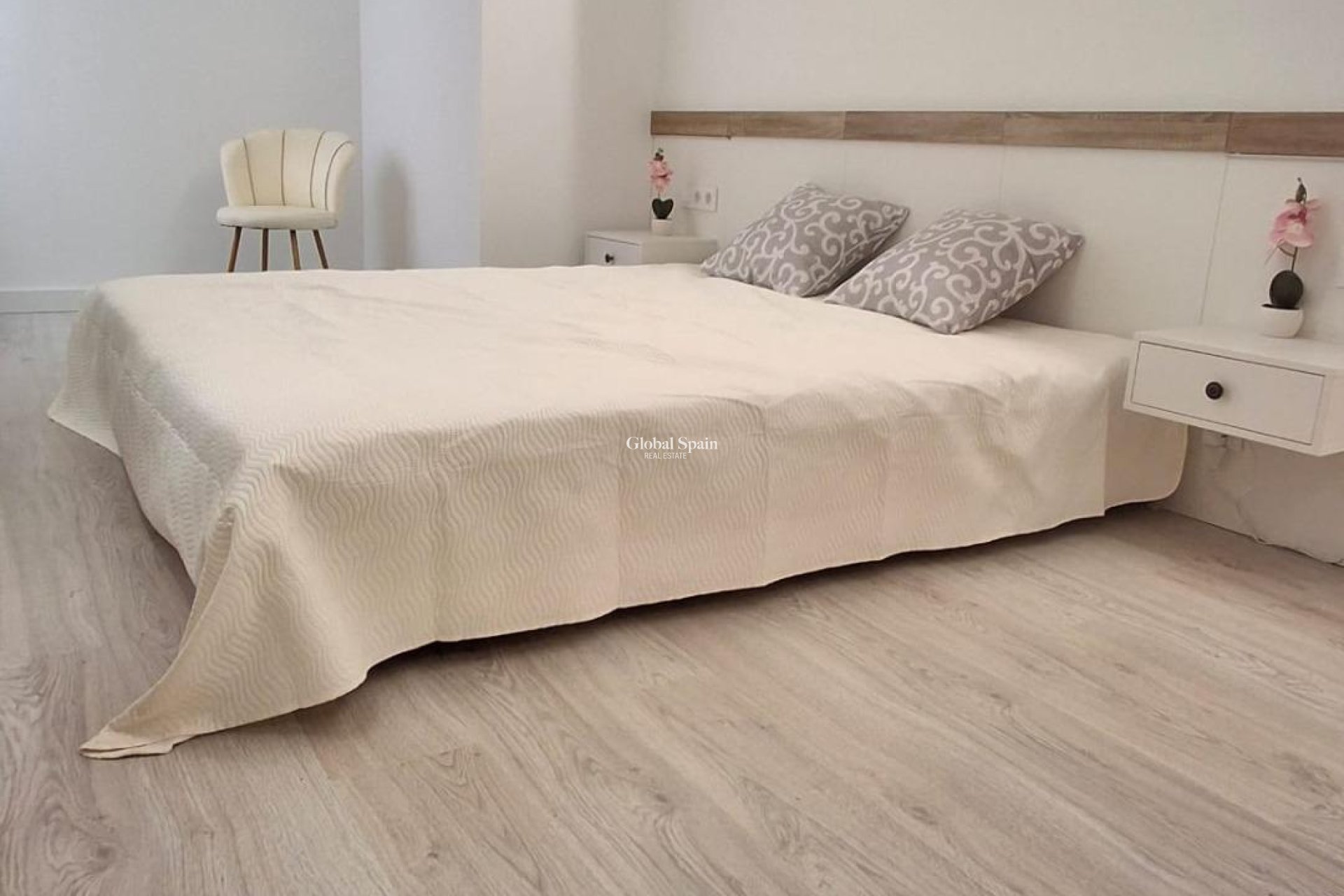 Revente - APPARTEMENT -
TORREVIEJA - Acequion