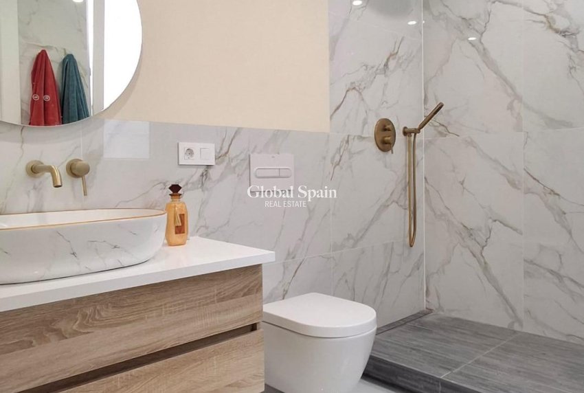 Revente - APPARTEMENT -
TORREVIEJA - Acequion