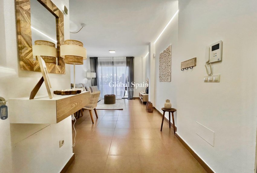 Revente - APPARTEMENT -
TORREVIEJA - Acequion