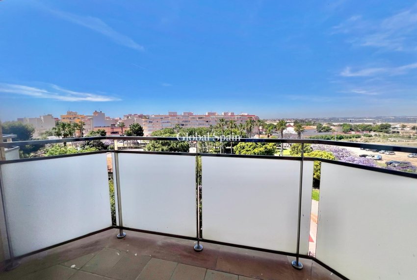 Revente - APPARTEMENT -
TORREVIEJA - Acequion