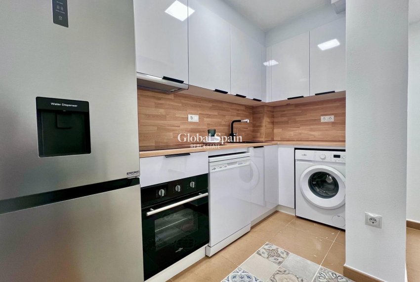 Revente - APPARTEMENT -
TORREVIEJA - Acequion