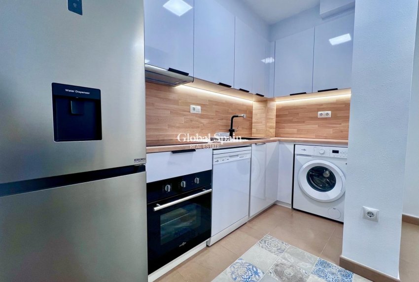 Revente - APPARTEMENT -
TORREVIEJA - Acequion