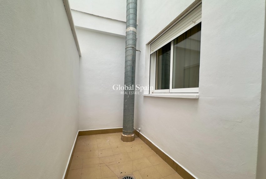 Revente - APPARTEMENT -
TORREVIEJA - Acequion
