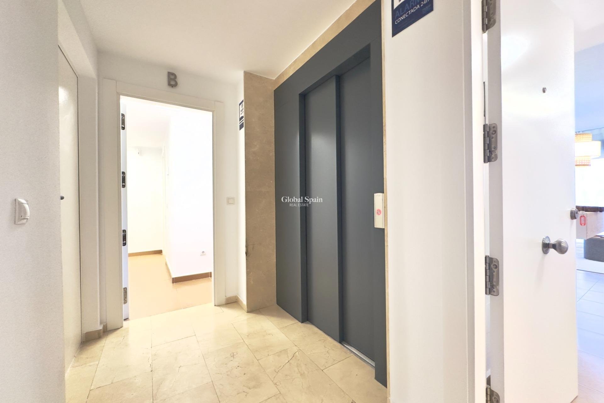 Revente - APPARTEMENT -
TORREVIEJA - Acequion