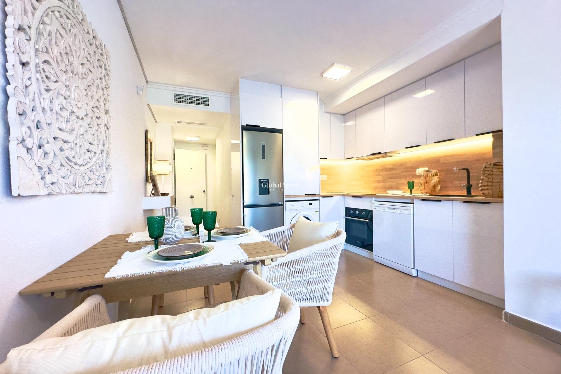 Revente - APPARTEMENT -
TORREVIEJA - Acequion