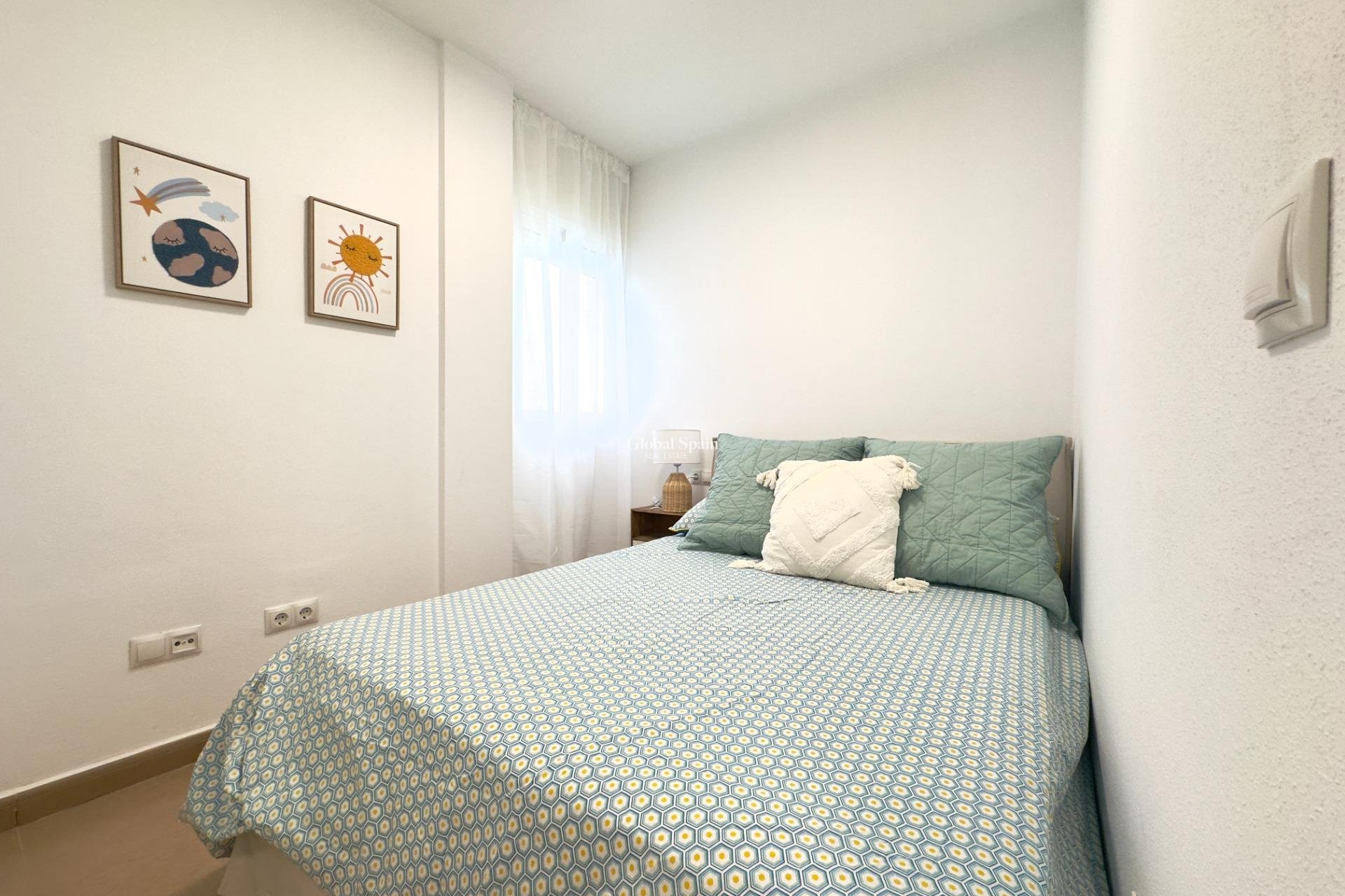 Revente - APPARTEMENT -
TORREVIEJA - Acequion
