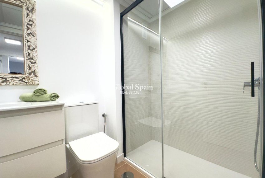 Revente - APPARTEMENT -
TORREVIEJA - Acequion