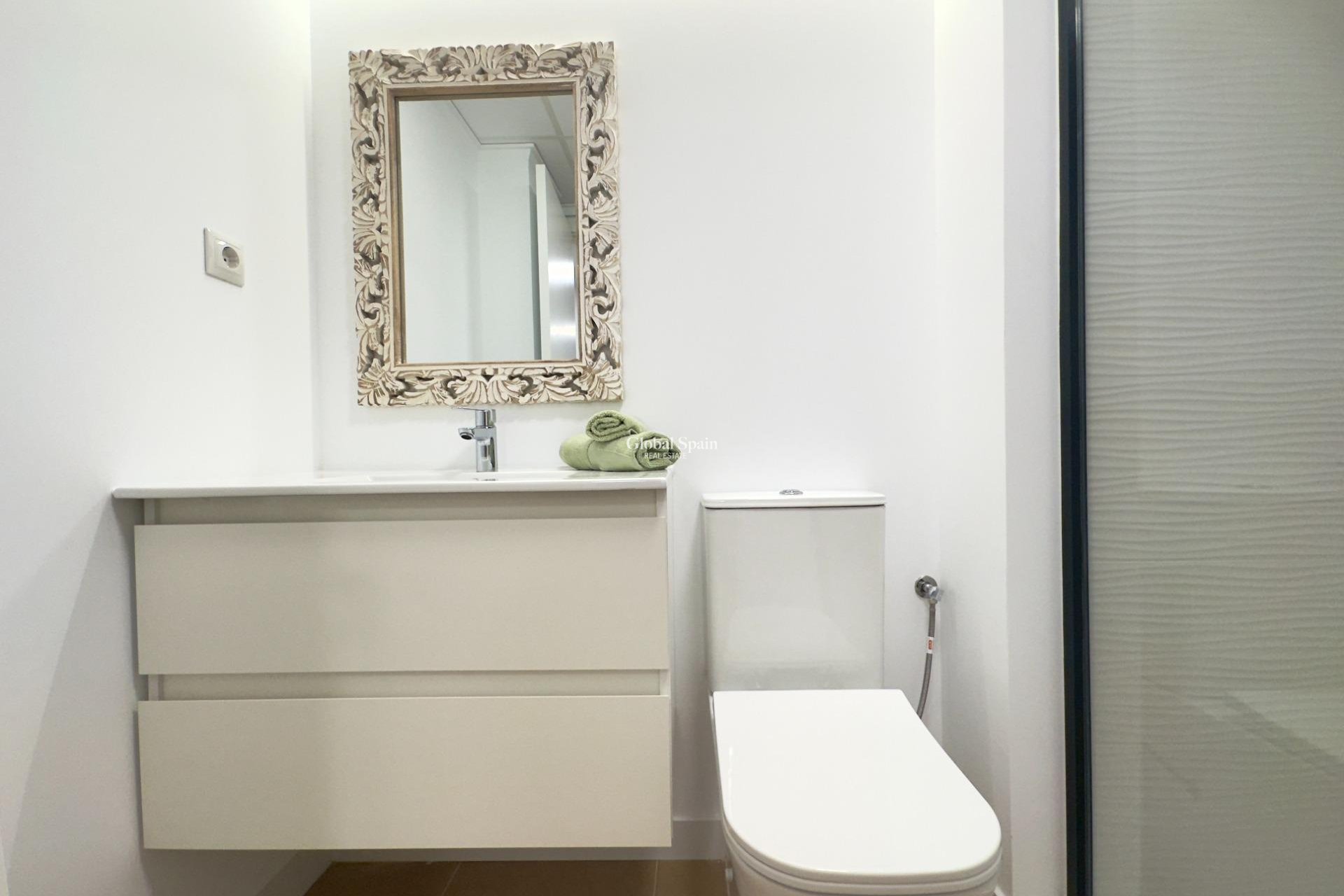 Revente - APPARTEMENT -
TORREVIEJA - Acequion