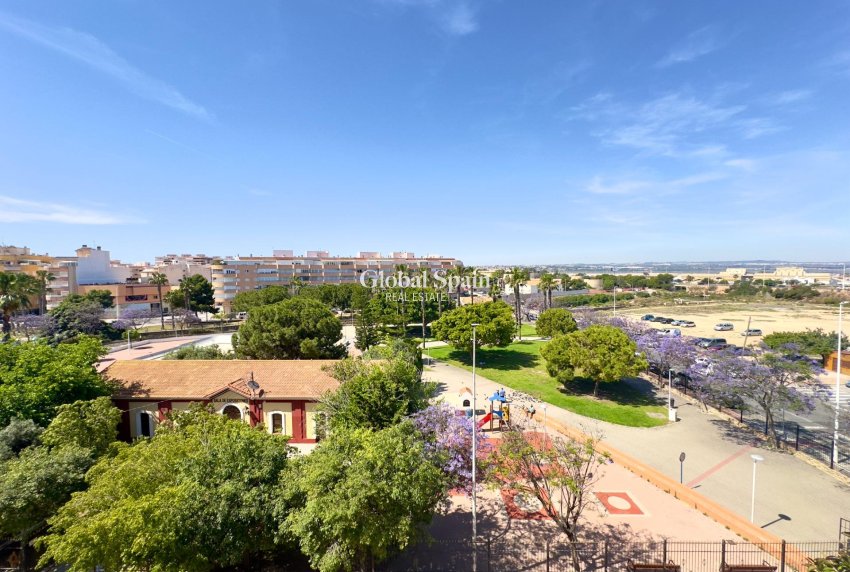 Revente - APPARTEMENT -
TORREVIEJA - Acequion