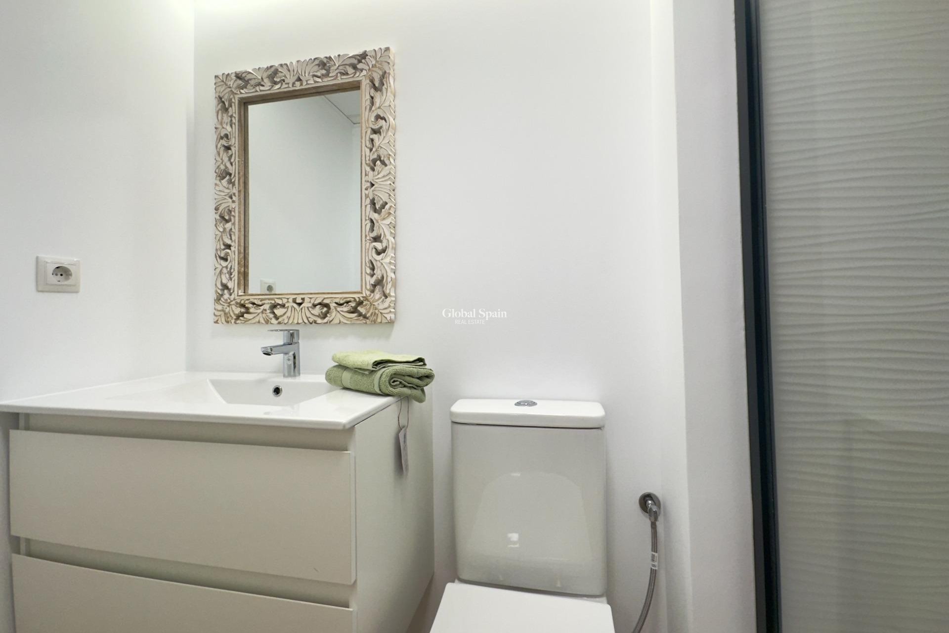 Revente - APPARTEMENT -
TORREVIEJA - Acequion