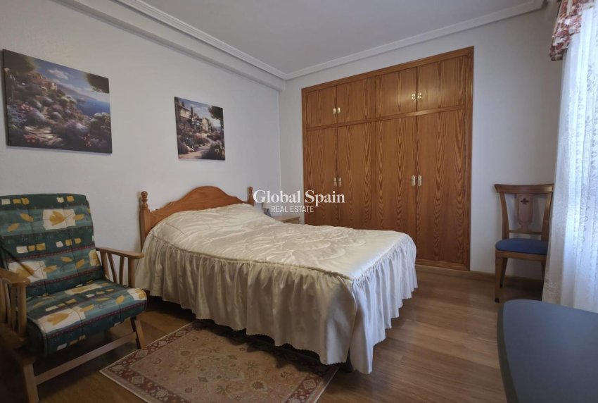Revente - APPARTEMENT -
TORREVIEJA - Acequion