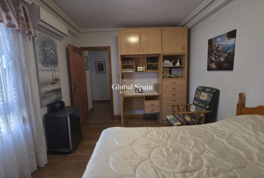 Revente - APPARTEMENT -
TORREVIEJA - Acequion