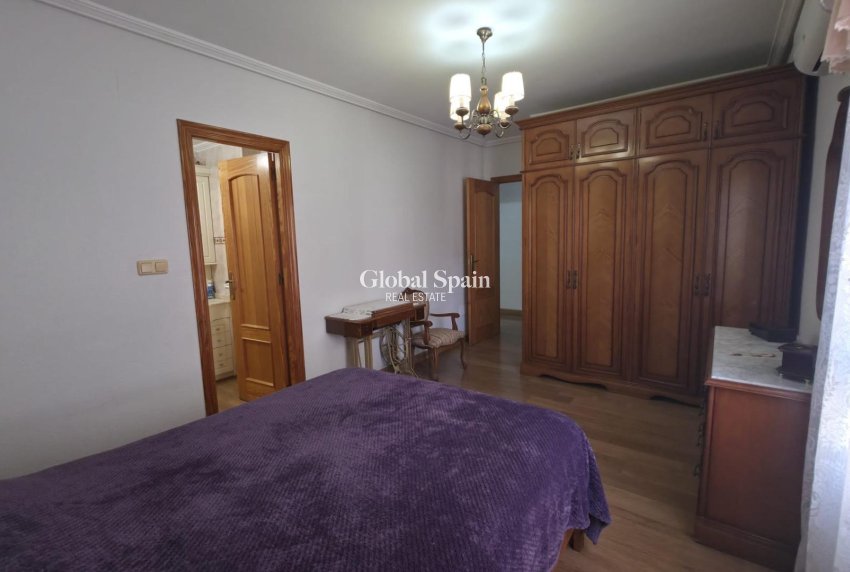 Revente - APPARTEMENT -
TORREVIEJA - Acequion