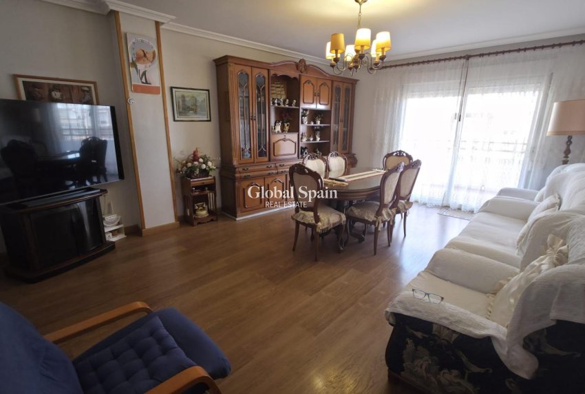 Revente - APPARTEMENT -
TORREVIEJA - Acequion