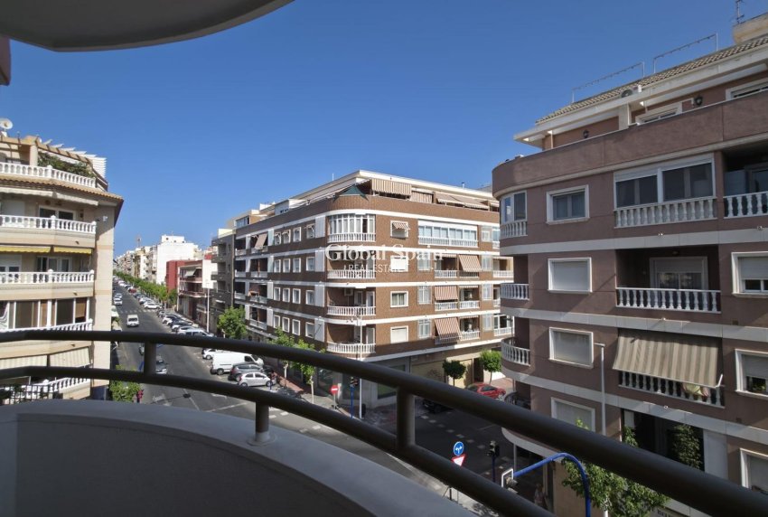Revente - APPARTEMENT -
TORREVIEJA - Acequion