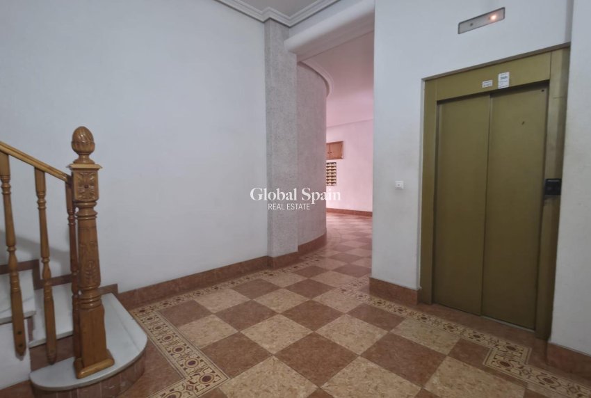 Revente - APPARTEMENT -
TORREVIEJA - Acequion