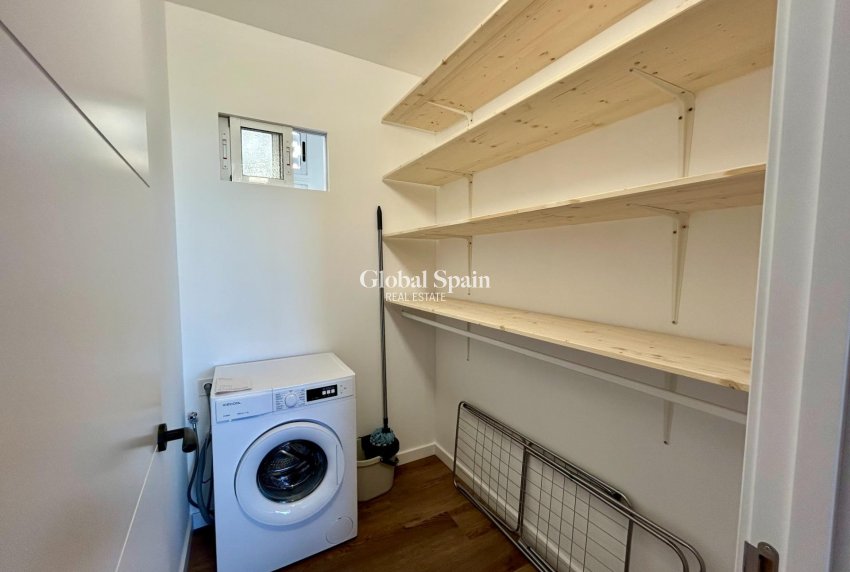 Revente - APPARTEMENT -
TORREVIEJA - Acequion