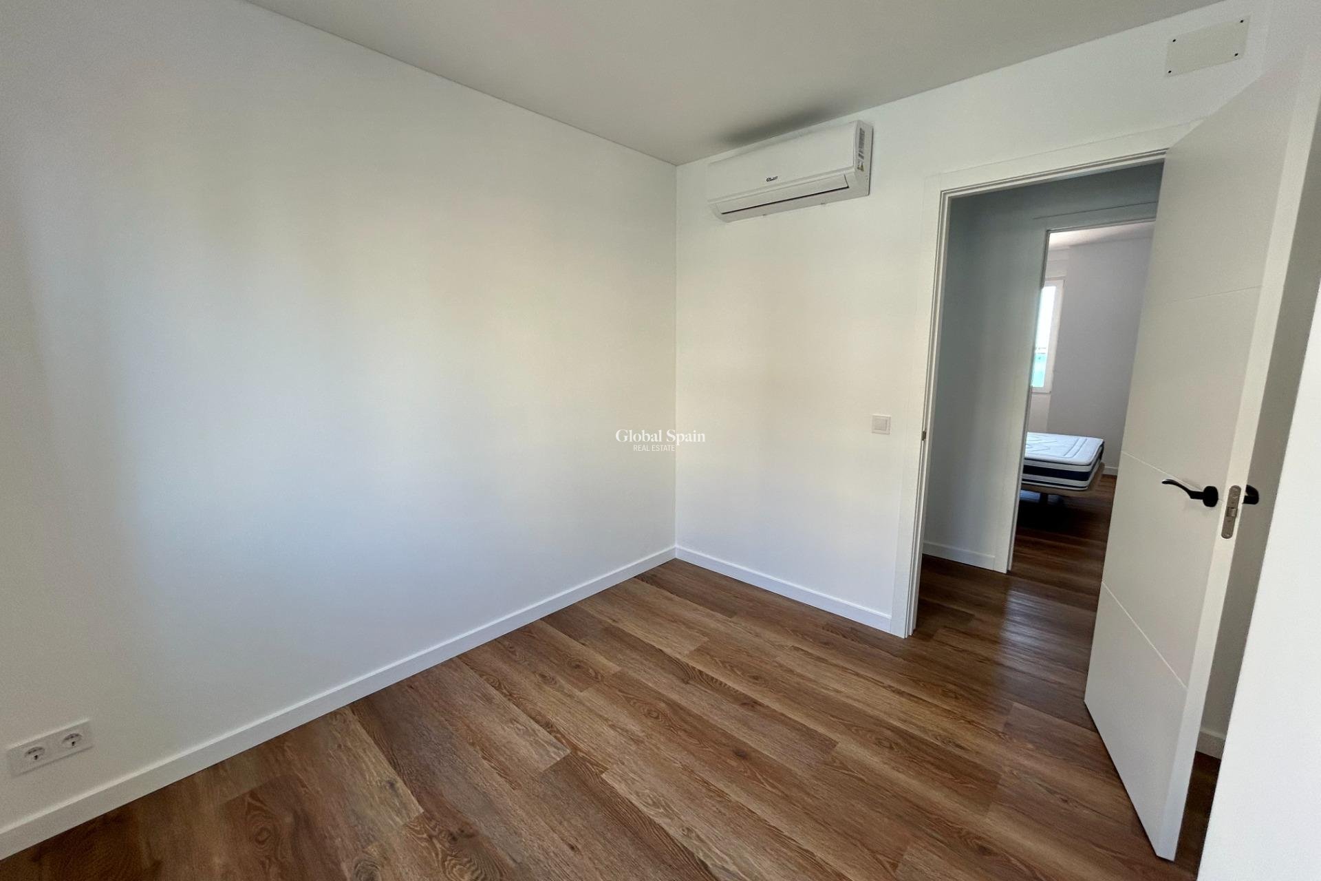 Revente - APPARTEMENT -
TORREVIEJA - Acequion