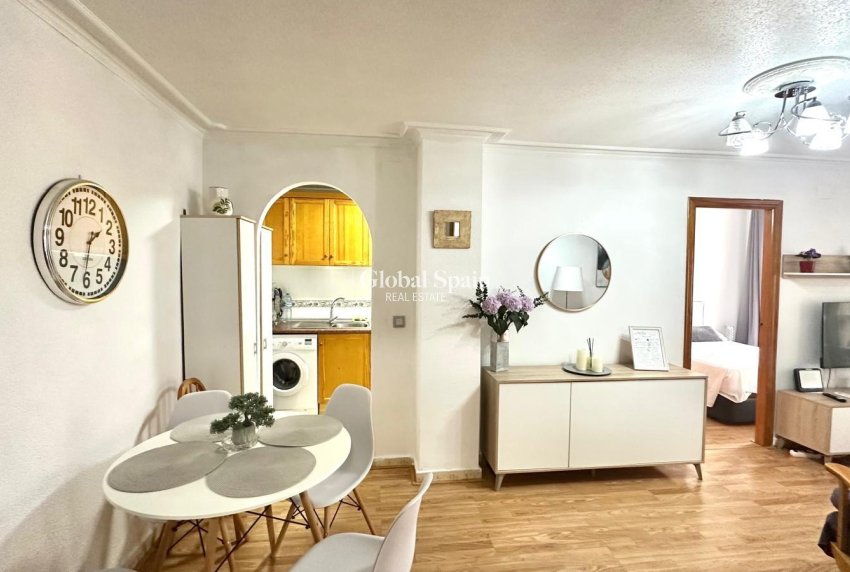 Revente - APPARTEMENT -
TORREVIEJA - Acequion