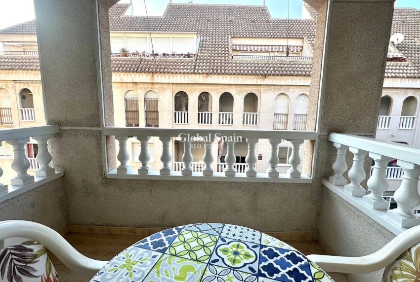 Revente - APPARTEMENT -
TORREVIEJA - Acequion