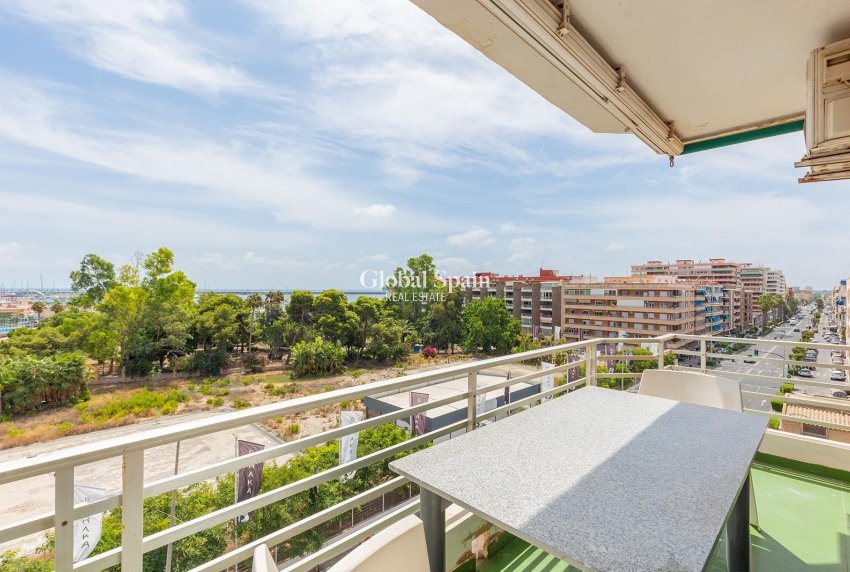 Revente - APPARTEMENT -
TORREVIEJA - Acequion