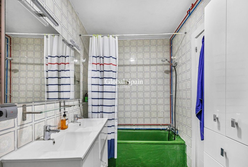 Revente - APPARTEMENT -
TORREVIEJA - Acequion