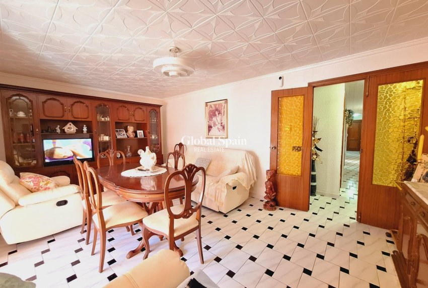 Revente - APPARTEMENT -
TORREVIEJA - Acequion