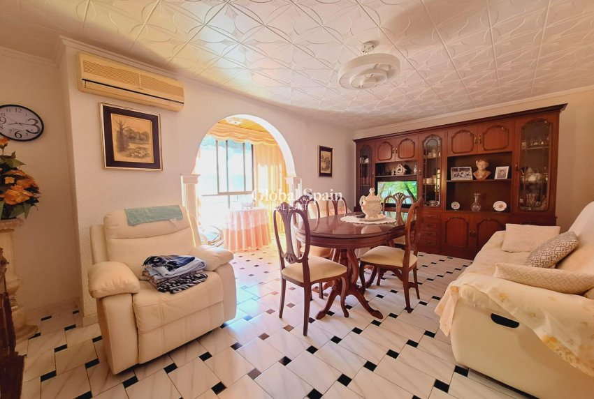 Revente - APPARTEMENT -
TORREVIEJA - Acequion