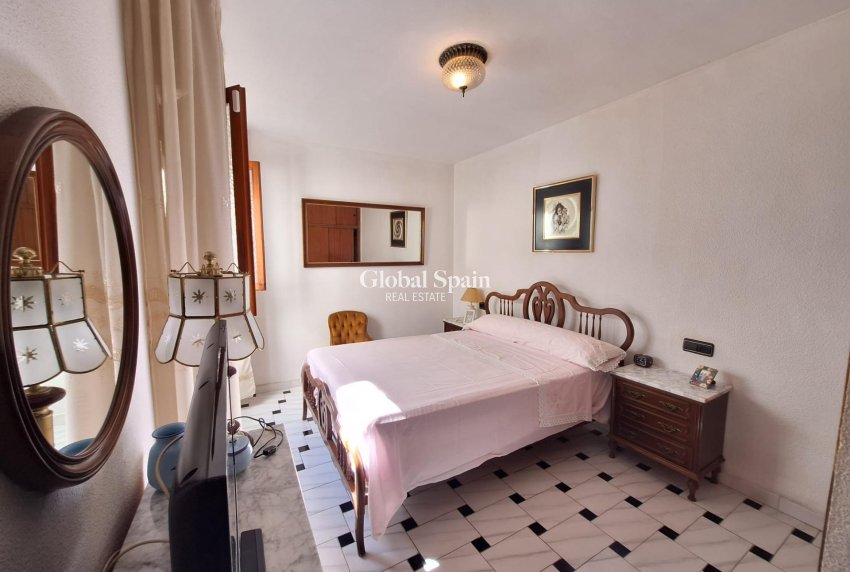 Revente - APPARTEMENT -
TORREVIEJA - Acequion