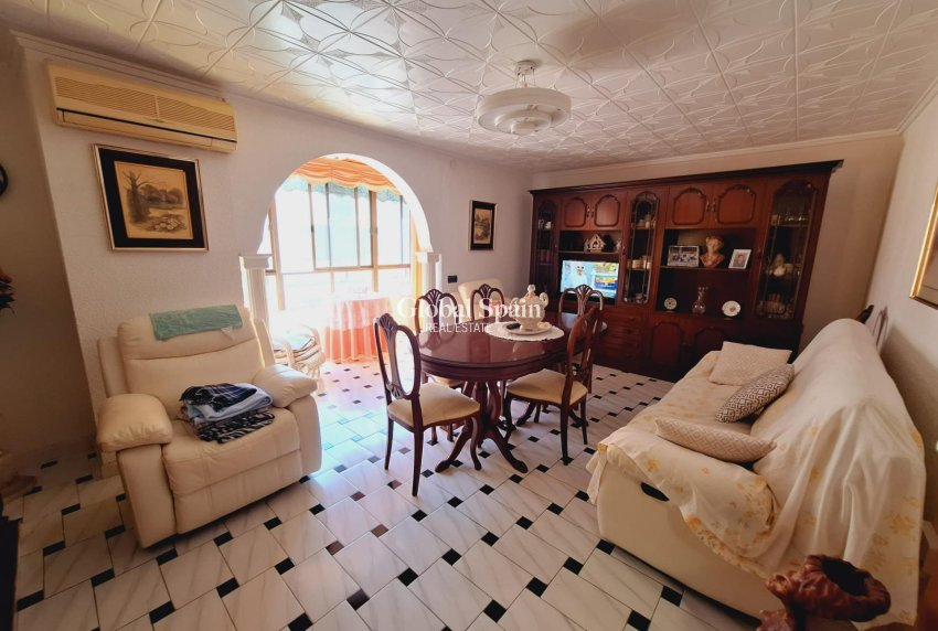 Revente - APPARTEMENT -
TORREVIEJA - Acequion