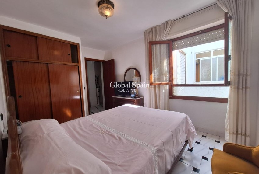 Revente - APPARTEMENT -
TORREVIEJA - Acequion