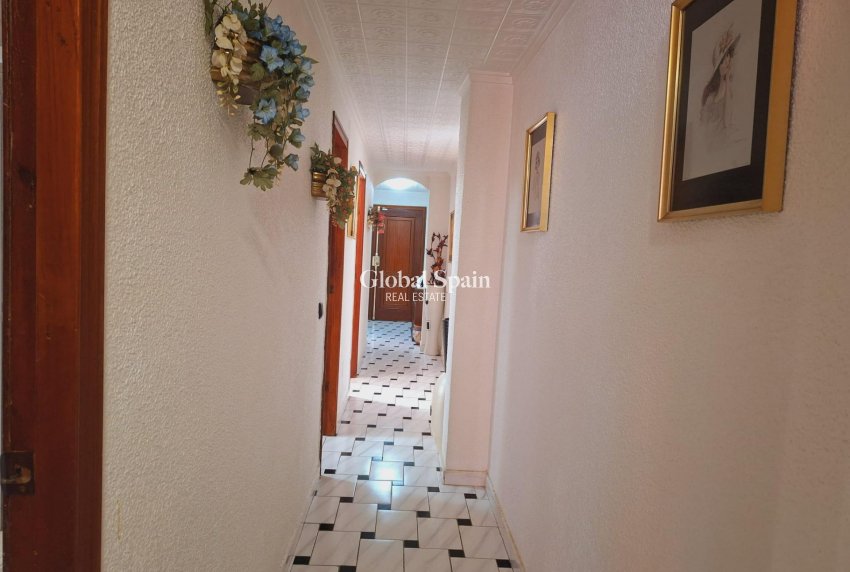 Revente - APPARTEMENT -
TORREVIEJA - Acequion