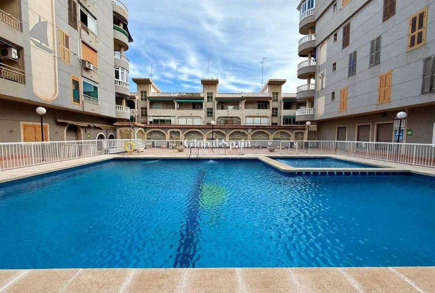 Revente - APPARTEMENT -
TORREVIEJA - Acequion