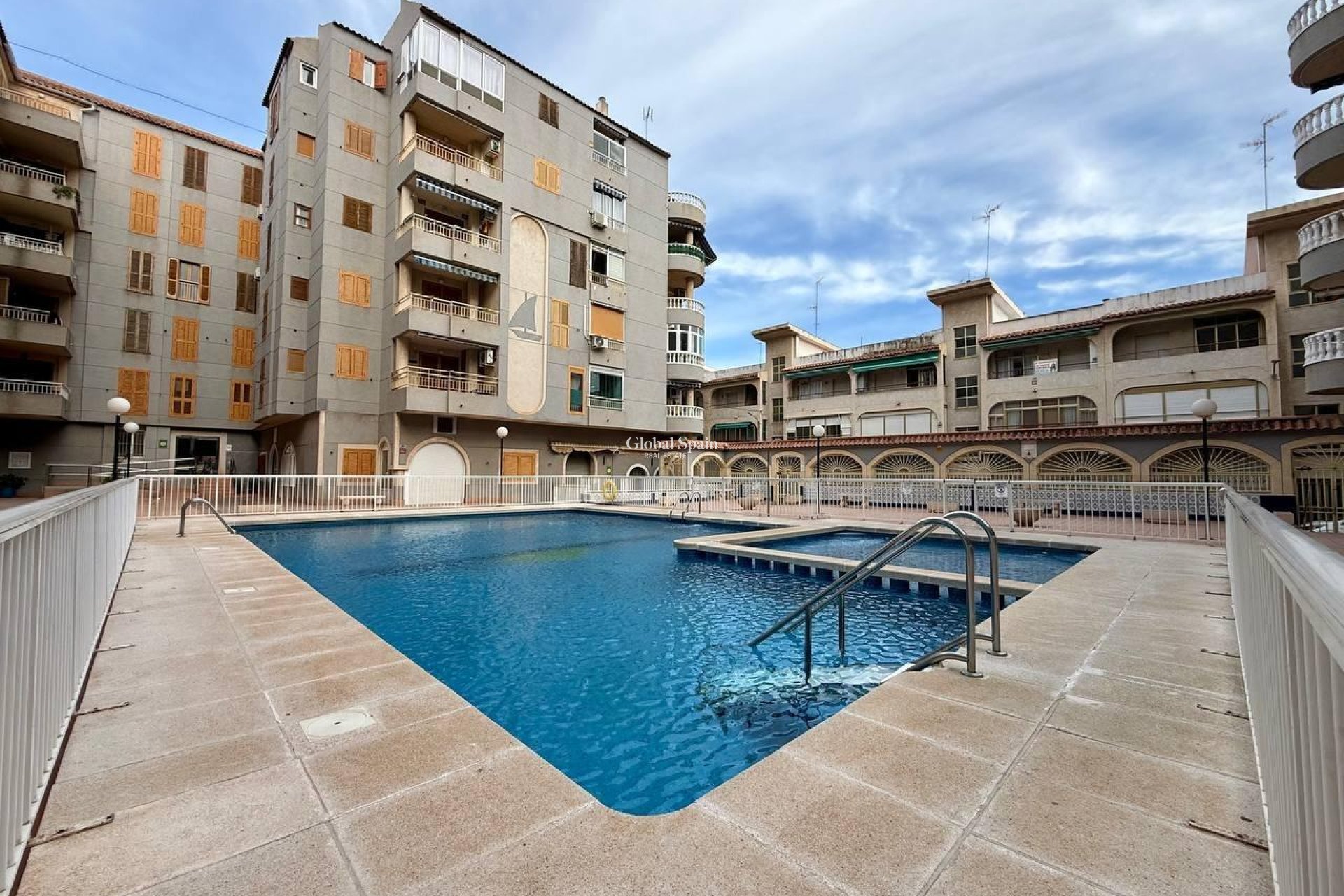Revente - APPARTEMENT -
TORREVIEJA - Acequion
