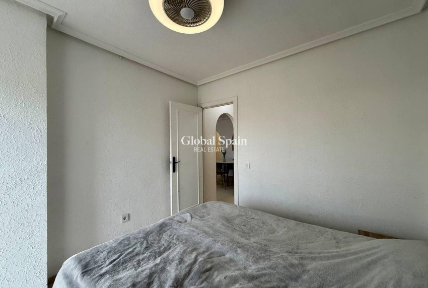 Revente - APPARTEMENT -
TORREVIEJA - Acequion