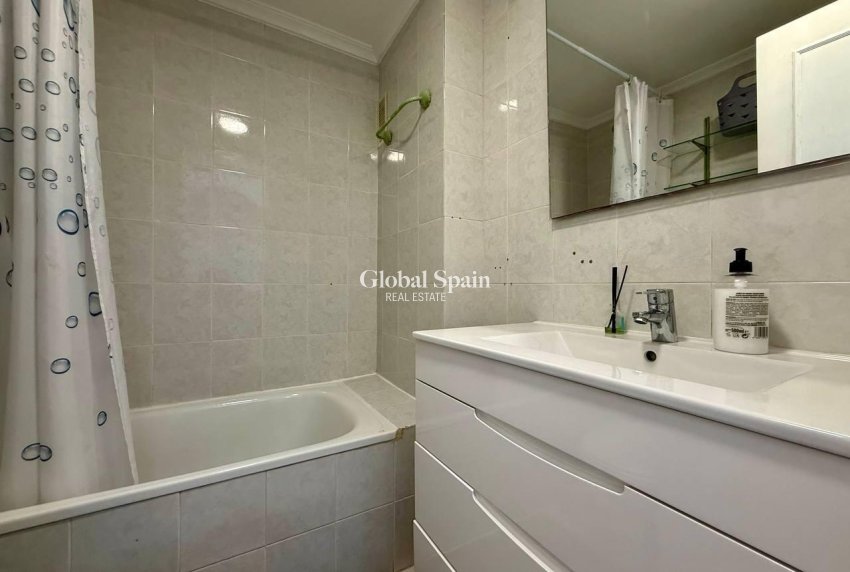 Revente - APPARTEMENT -
TORREVIEJA - Acequion