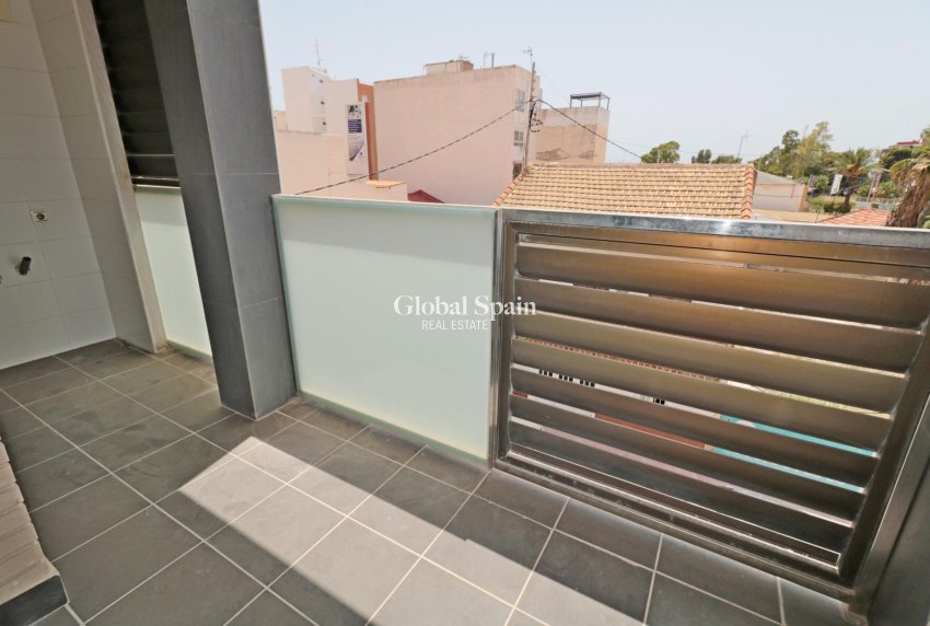 Revente - APPARTEMENT -
TORREVIEJA - Acequion
