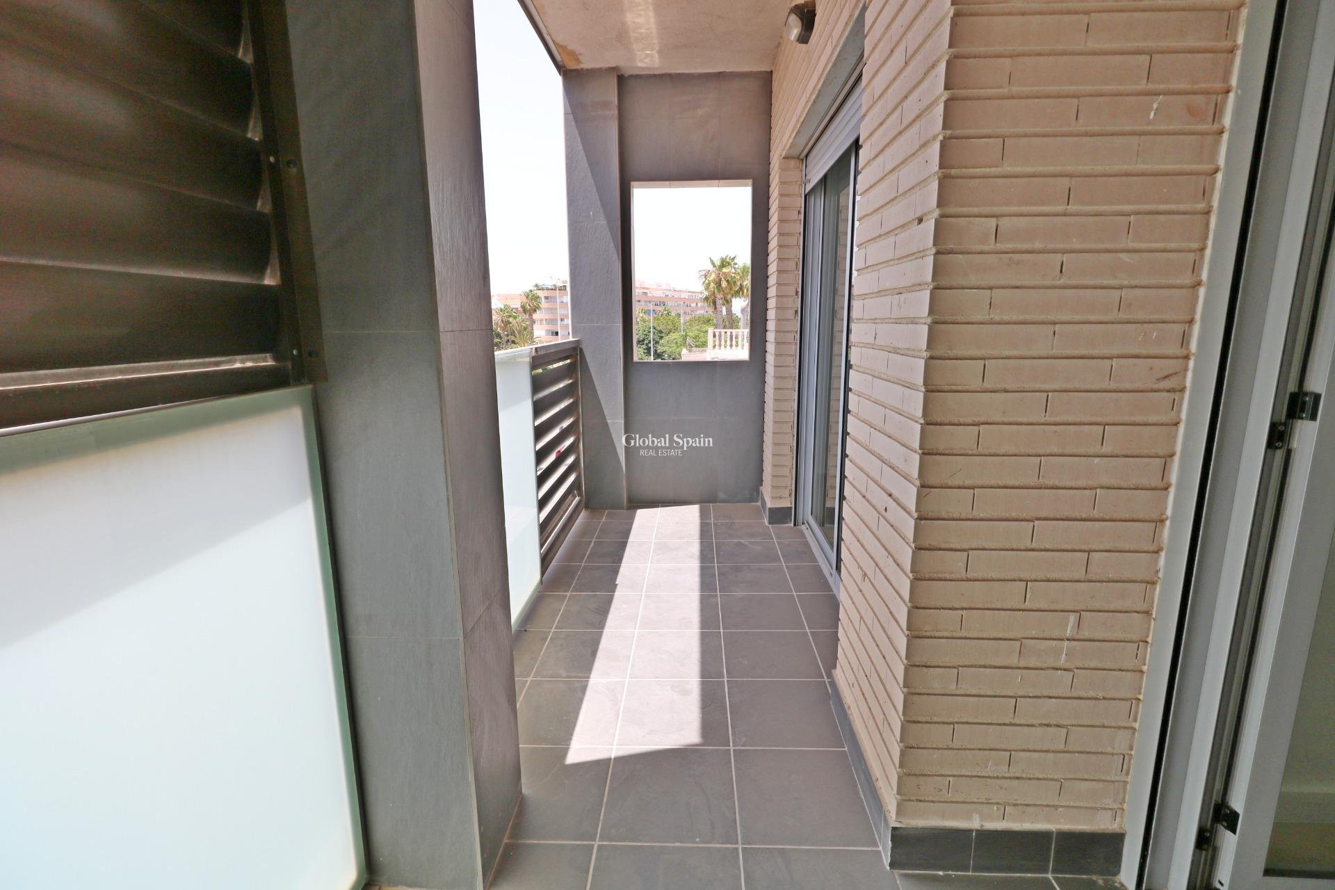 Revente - APPARTEMENT -
TORREVIEJA - Acequion
