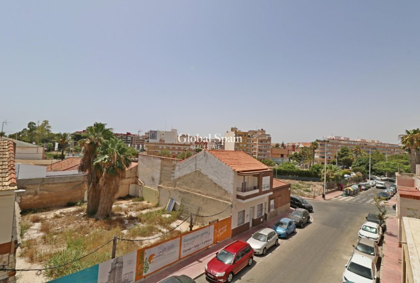 Revente - APPARTEMENT -
TORREVIEJA - Acequion