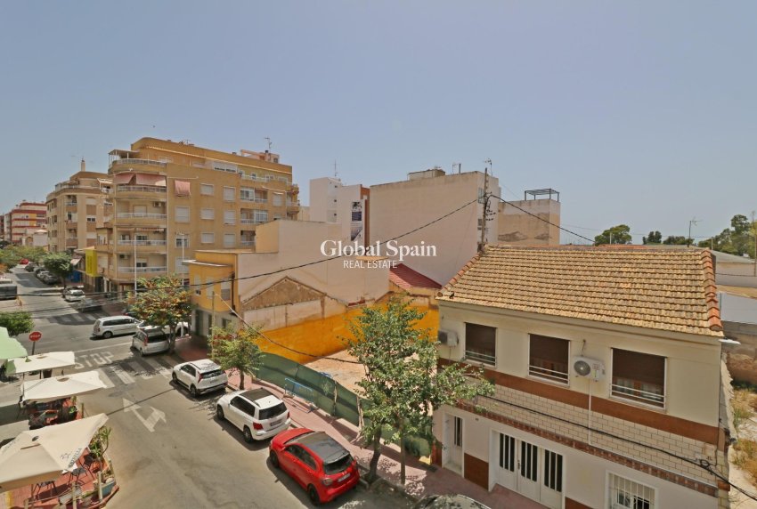 Revente - APPARTEMENT -
TORREVIEJA - Acequion