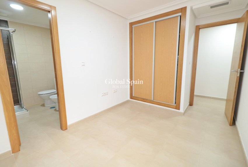Revente - APPARTEMENT -
TORREVIEJA - Acequion