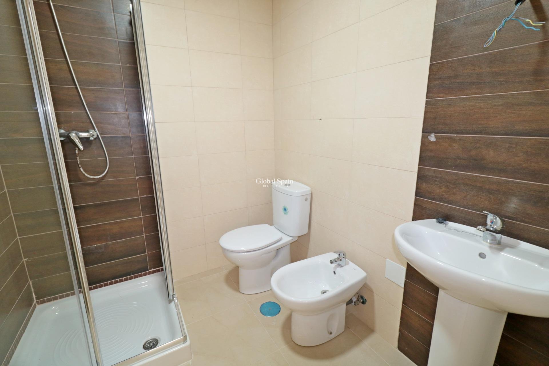 Revente - APPARTEMENT -
TORREVIEJA - Acequion