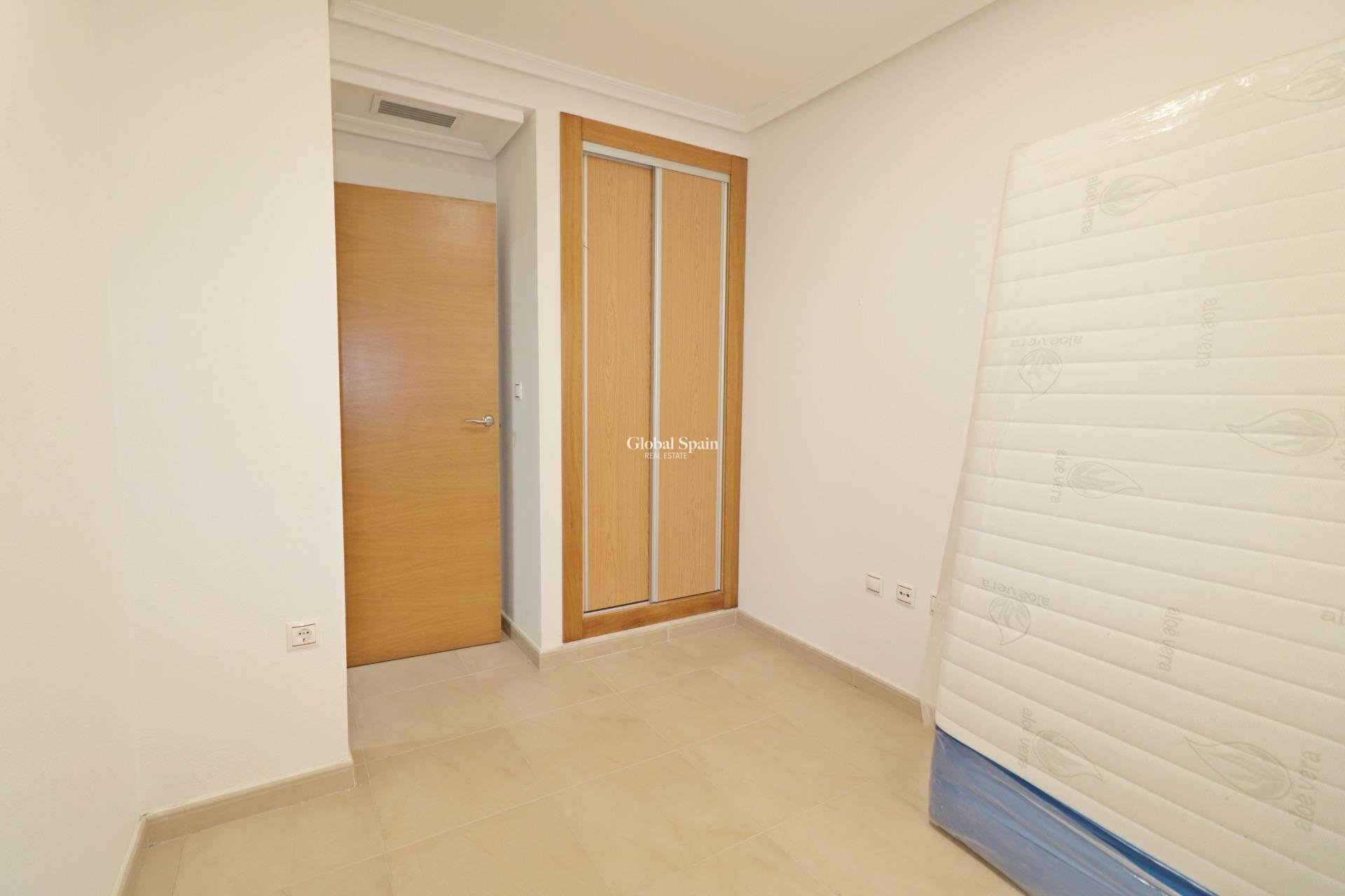 Revente - APPARTEMENT -
TORREVIEJA - Acequion