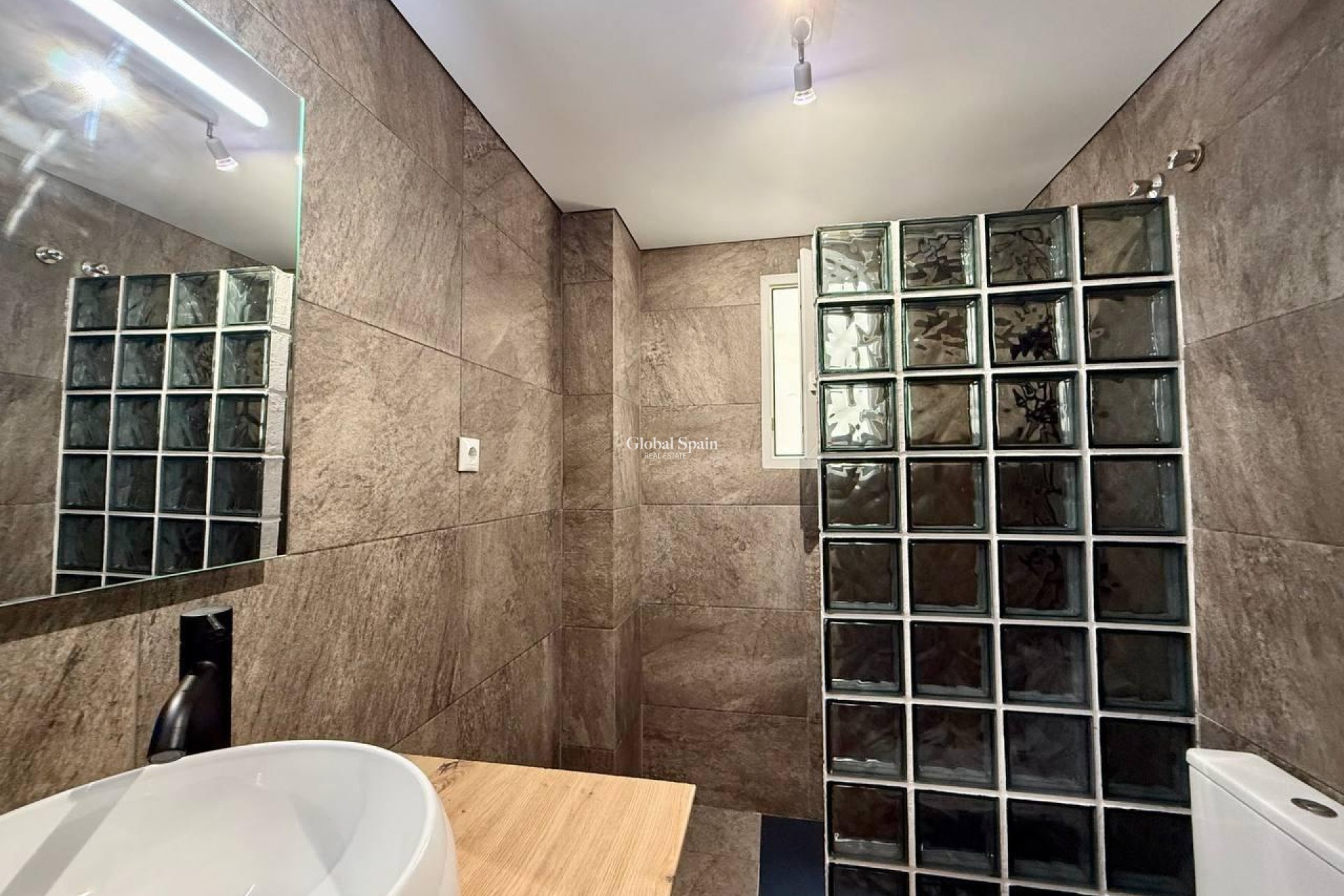 Revente - APPARTEMENT -
TORREVIEJA - Acequion