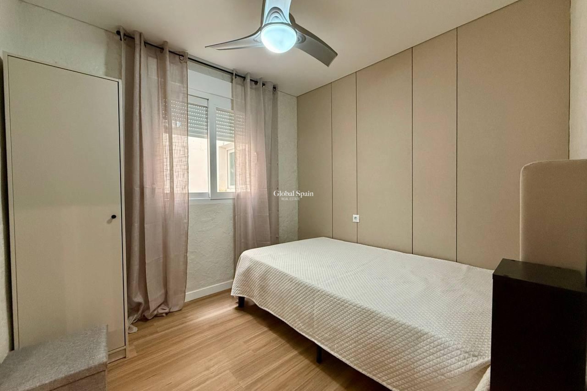 Revente - APPARTEMENT -
TORREVIEJA - Acequion