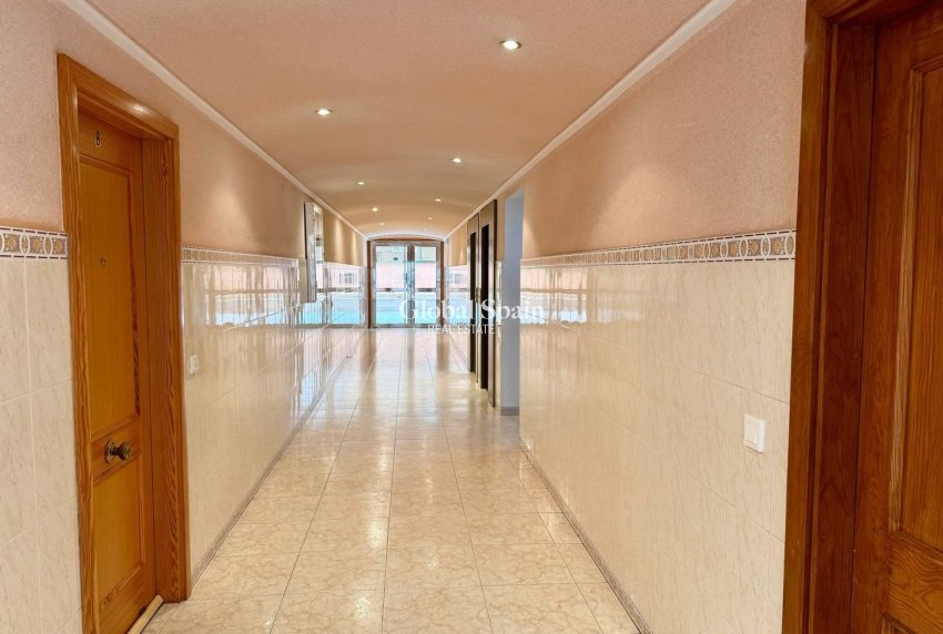 Revente - APPARTEMENT -
TORREVIEJA - Acequion