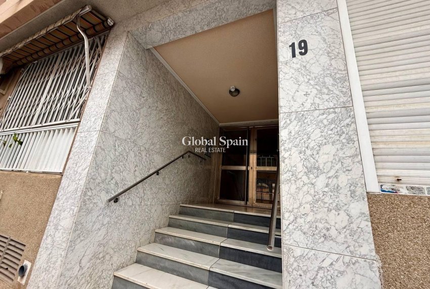 Revente - APPARTEMENT -
TORREVIEJA - Acequion