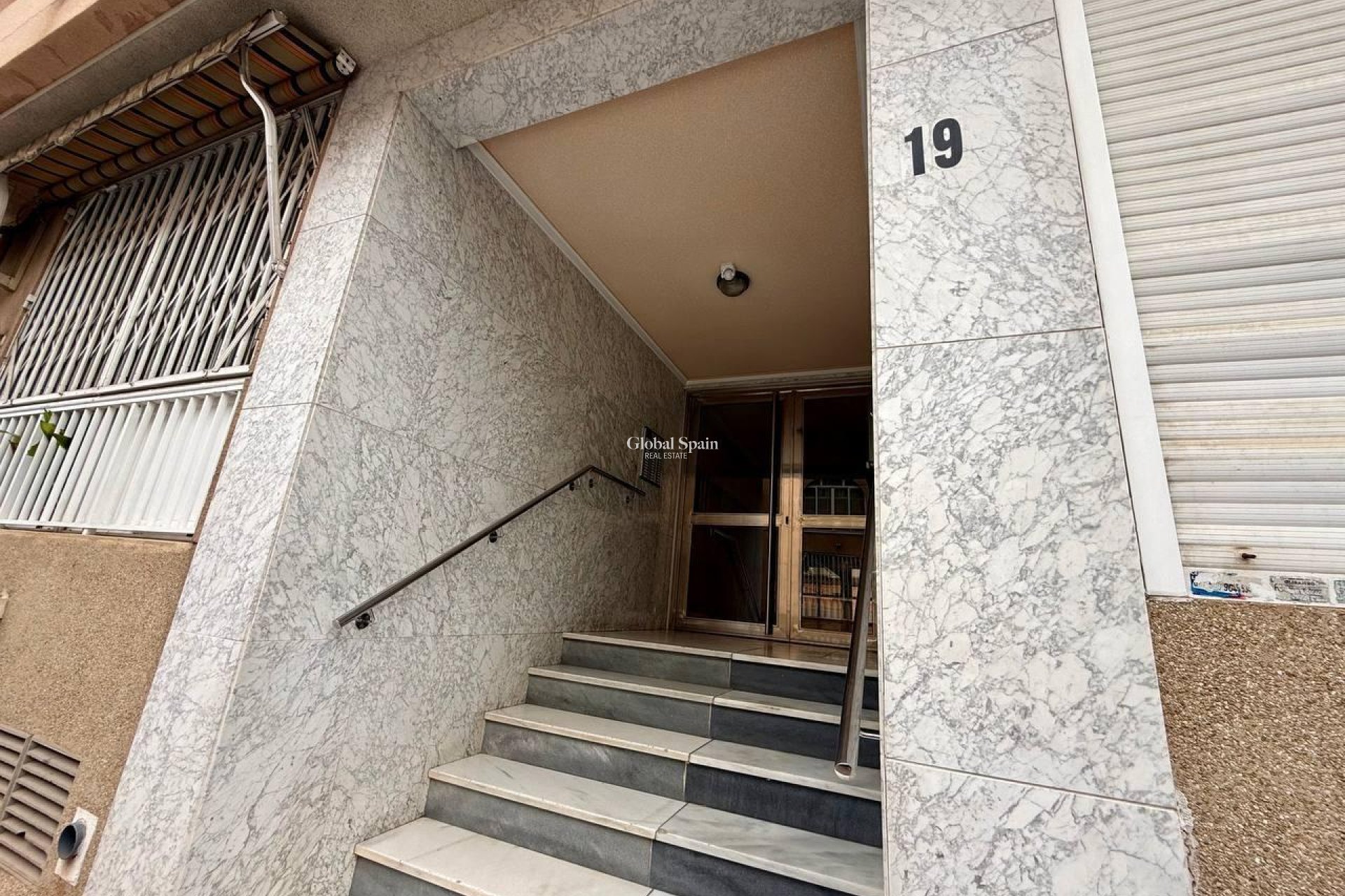 Revente - APPARTEMENT -
TORREVIEJA - Acequion